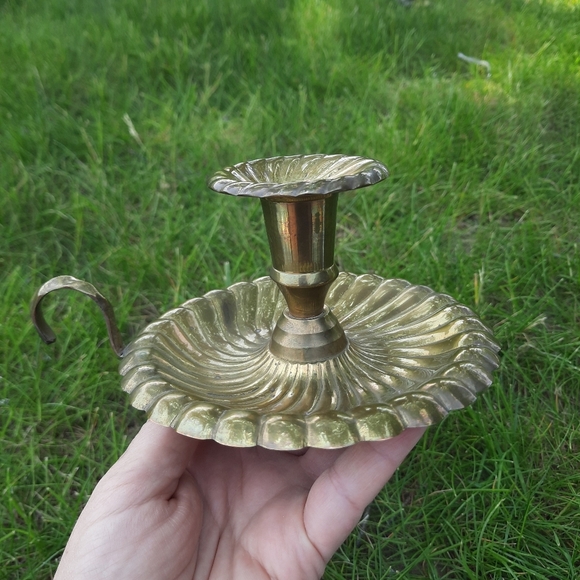 Vintage Solid Brass Scallop Edge Portable Candlestick Holder With Finger Chamber - Picture 1 of 10